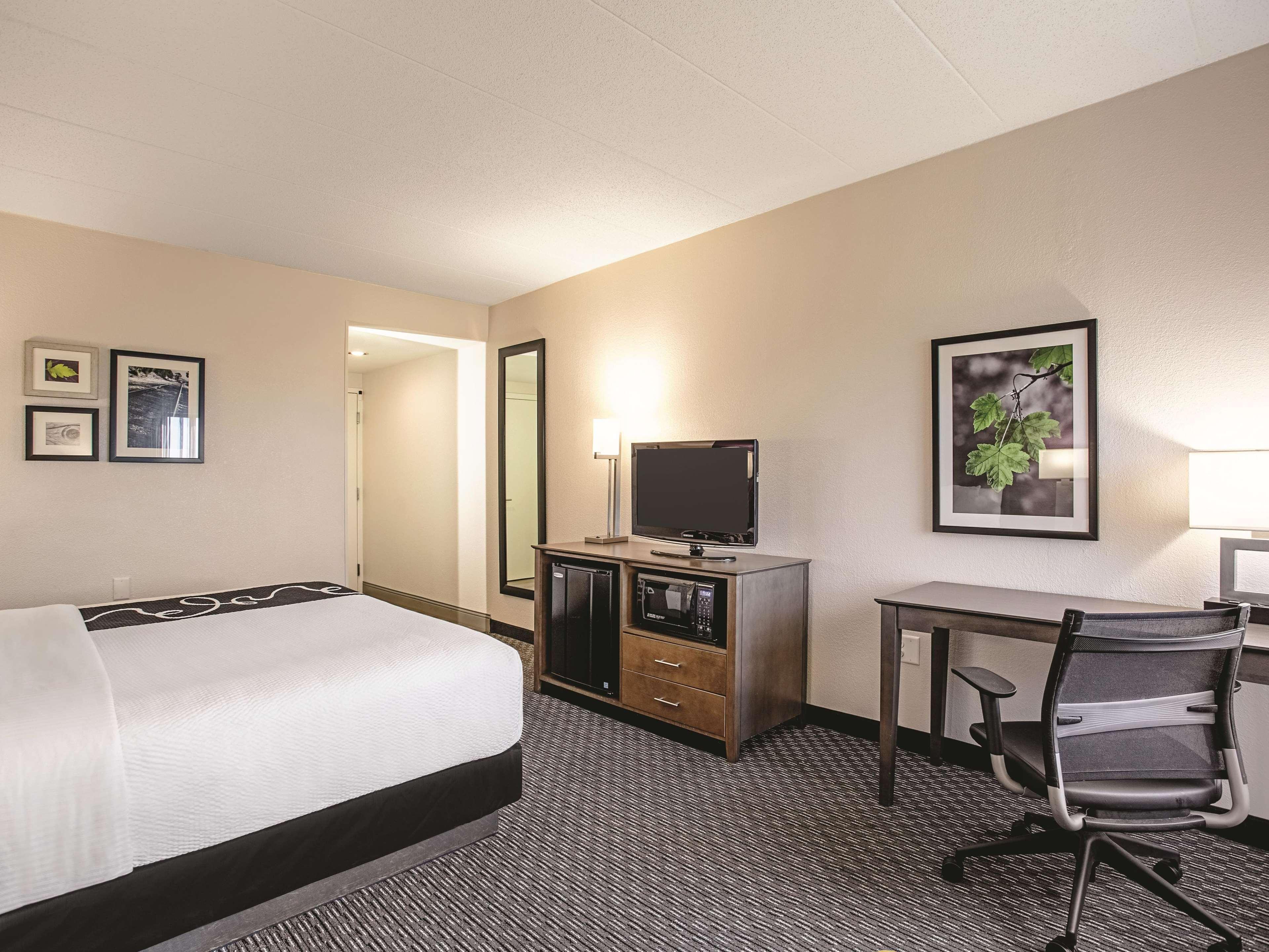 La Quinta By Wyndham Baltimore N / White Marsh Rosedale Экстерьер фото